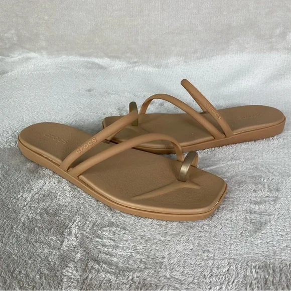 Crocs Miami Metallic Toe Loop Sandals Womens Size 10 Beige Strappy NEW - Picture 3 of 10